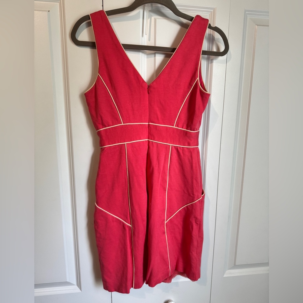Trina Turk Hibiscus Sheath / Bodycon Dress with Contrasting Piping Size 2 - Picture 2 of 5